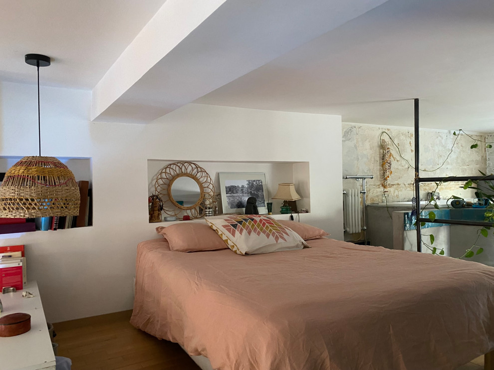 Transformation d'un local en loft brutaliste tropical