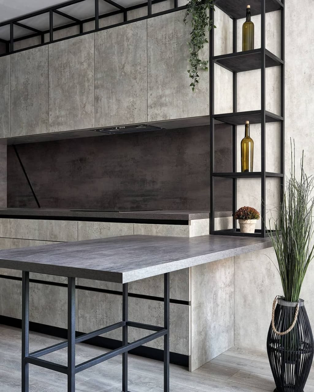 Дизайнерская угловая кухня серого цвета в стиле лофт с барной стойкой