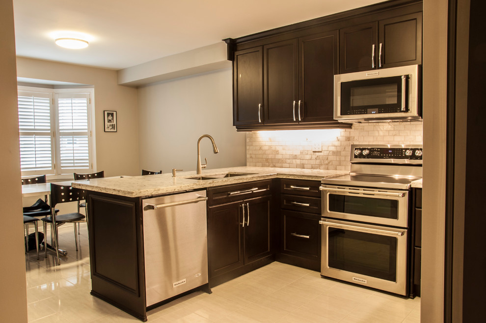 Kitchen - transitional kitchen idea in Toronto