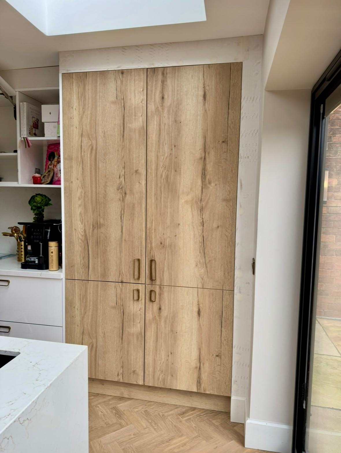 Bespoke Scandinavian Style Kitchen in Gloss Alpine & Halifax Oak