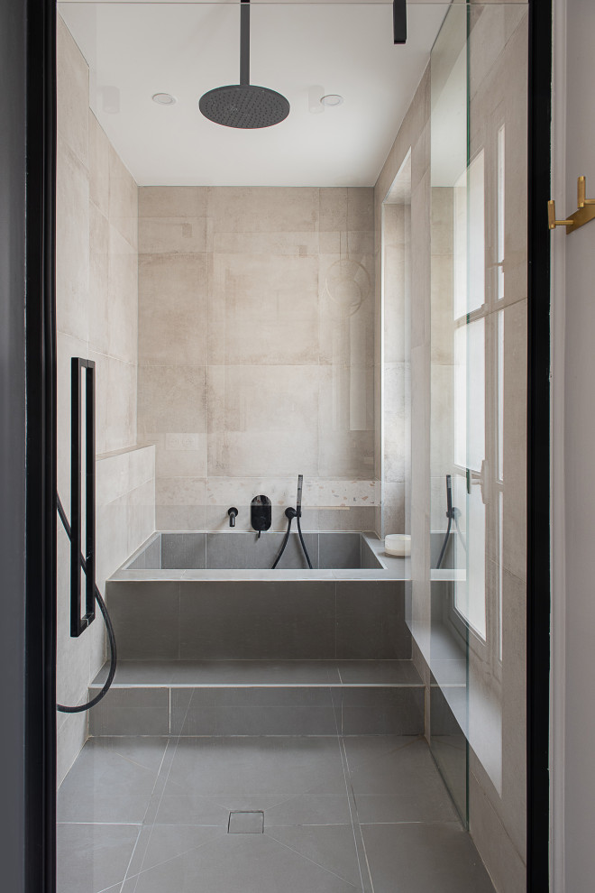 Photo of a mid-sized modern master bathroom in Paris with black cabinets, a shower/bathtub combo, a wall-mount toilet, grey walls, cement tiles, an undermount sink, a hinged shower door, a single vanity, a floating vanity and planked wall panelling.