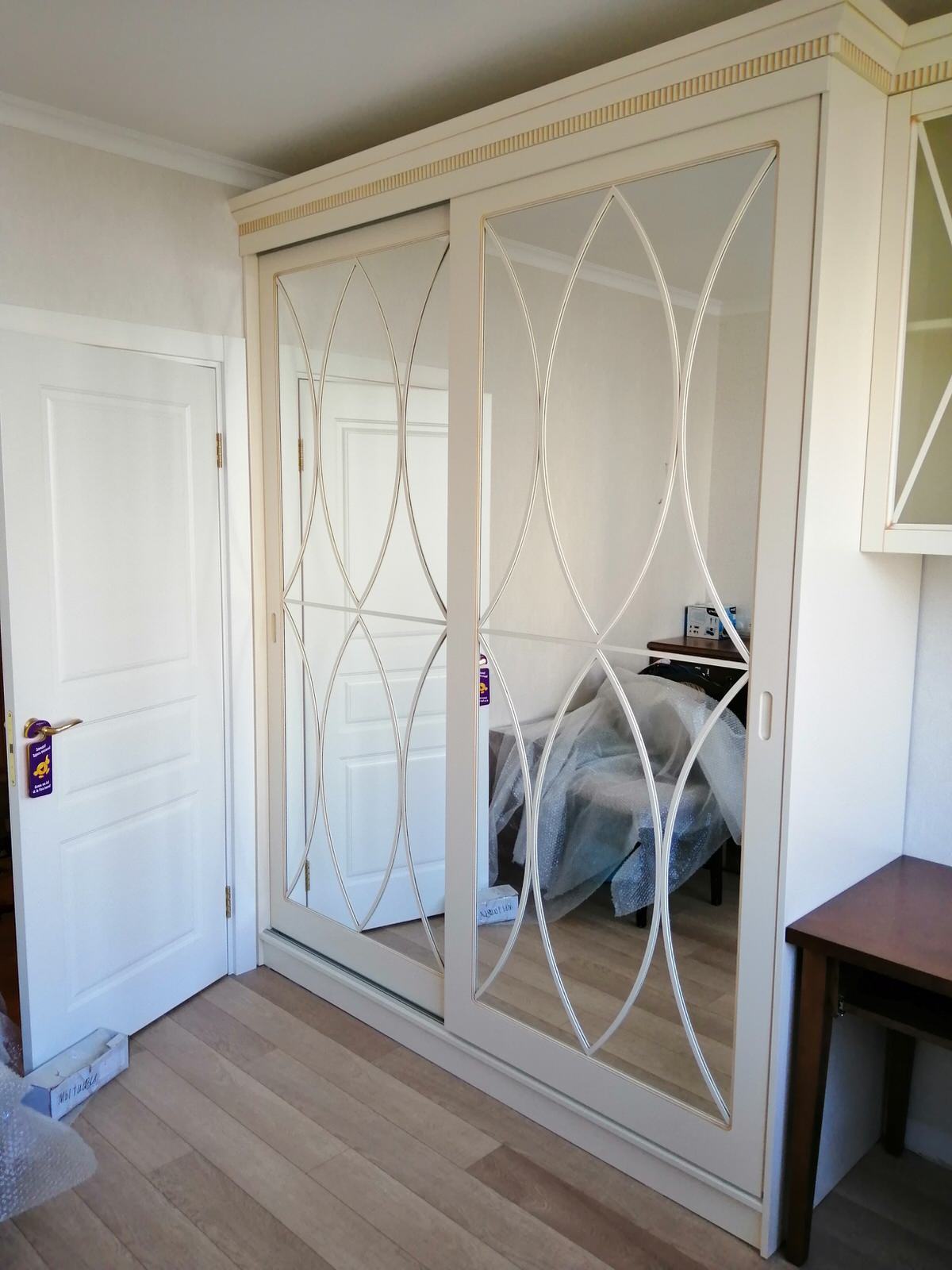 Мебель и аксессуары для спальни.