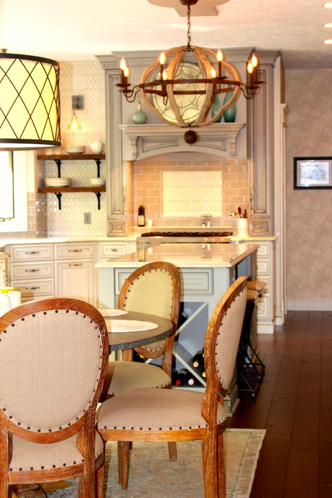 Example of a transitional home design design in Cleveland