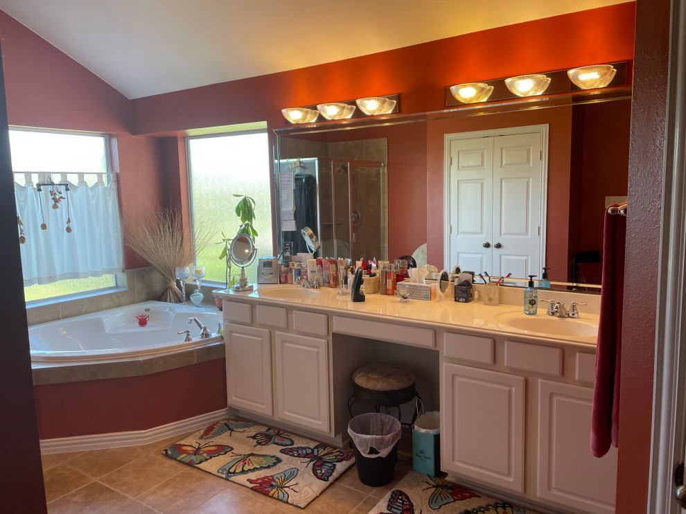 Transitional bathroom photo in Houston