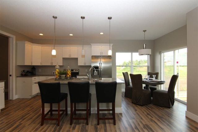 Inspiration for a transitional kitchen remodel in Cedar Rapids