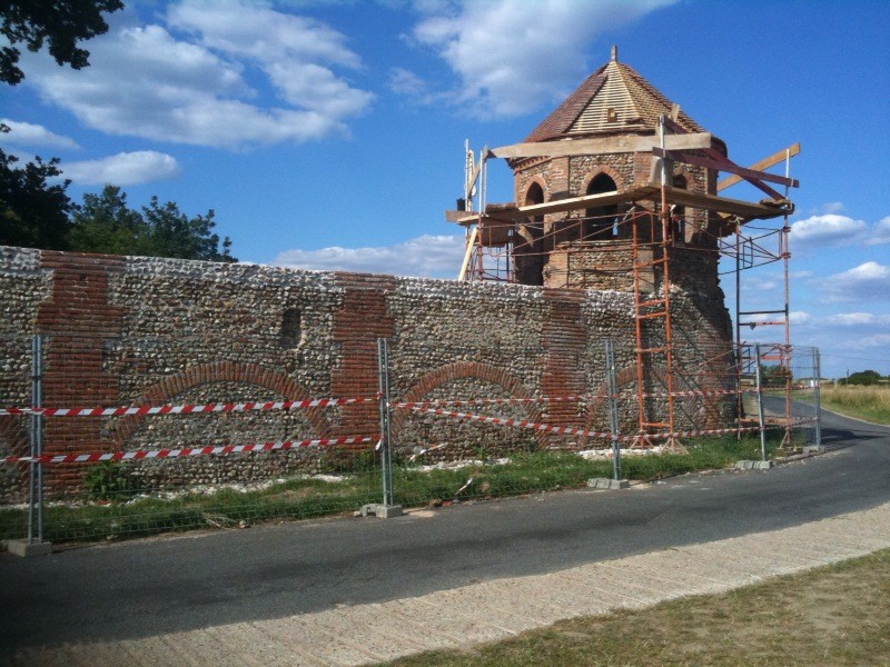 Restauration de la Porte de l'Horloge et Pigeonnier