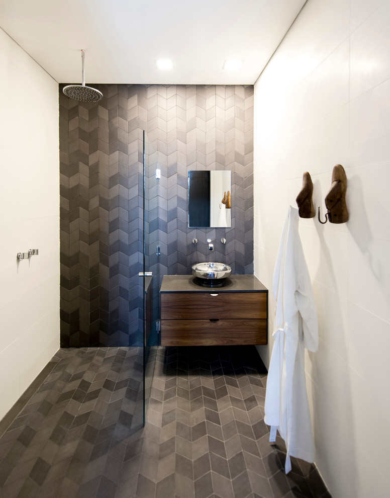 Photo of a contemporary bathroom in Sydney with an open shower.