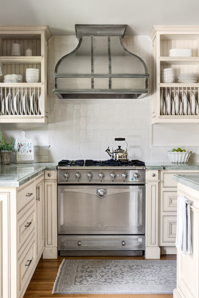 This is an example of a mediterranean kitchen in Los Angeles.