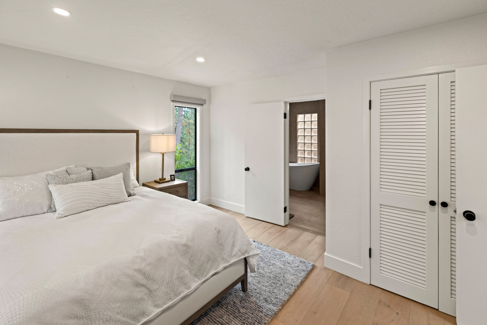 Bedroom - transitional bedroom idea