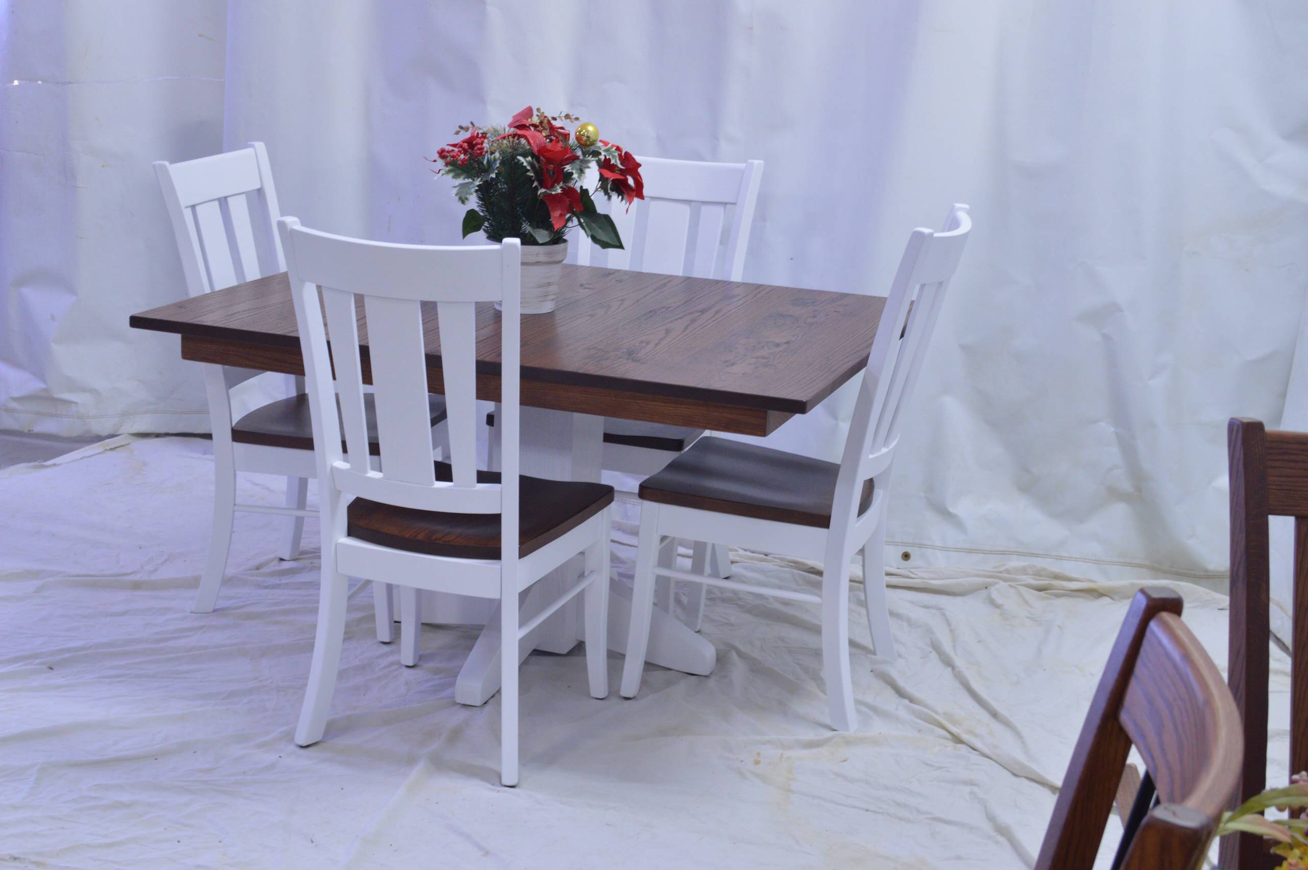 Hand planed oak 2 tone mission 2 leaf table with 2 tone oxford side chairs