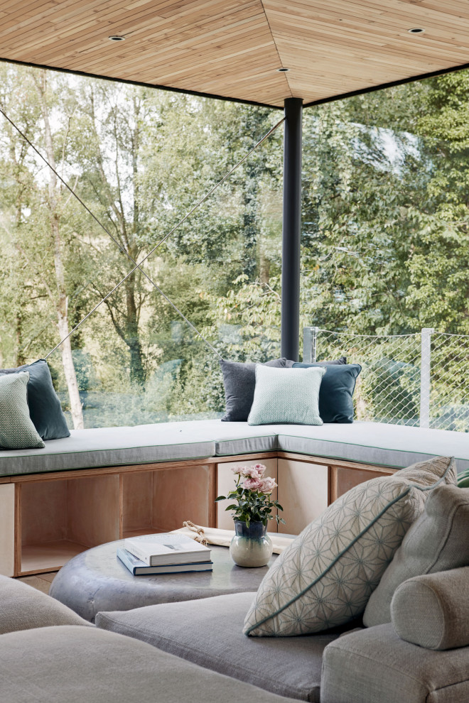 Inspiration for a modern living room in Devon.