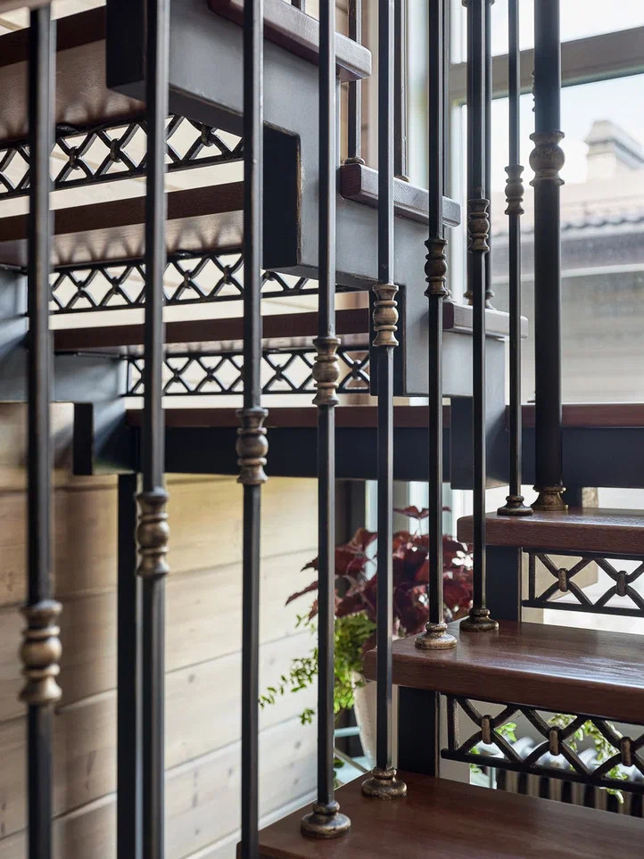 Дом из клееного бруса в стиле шале