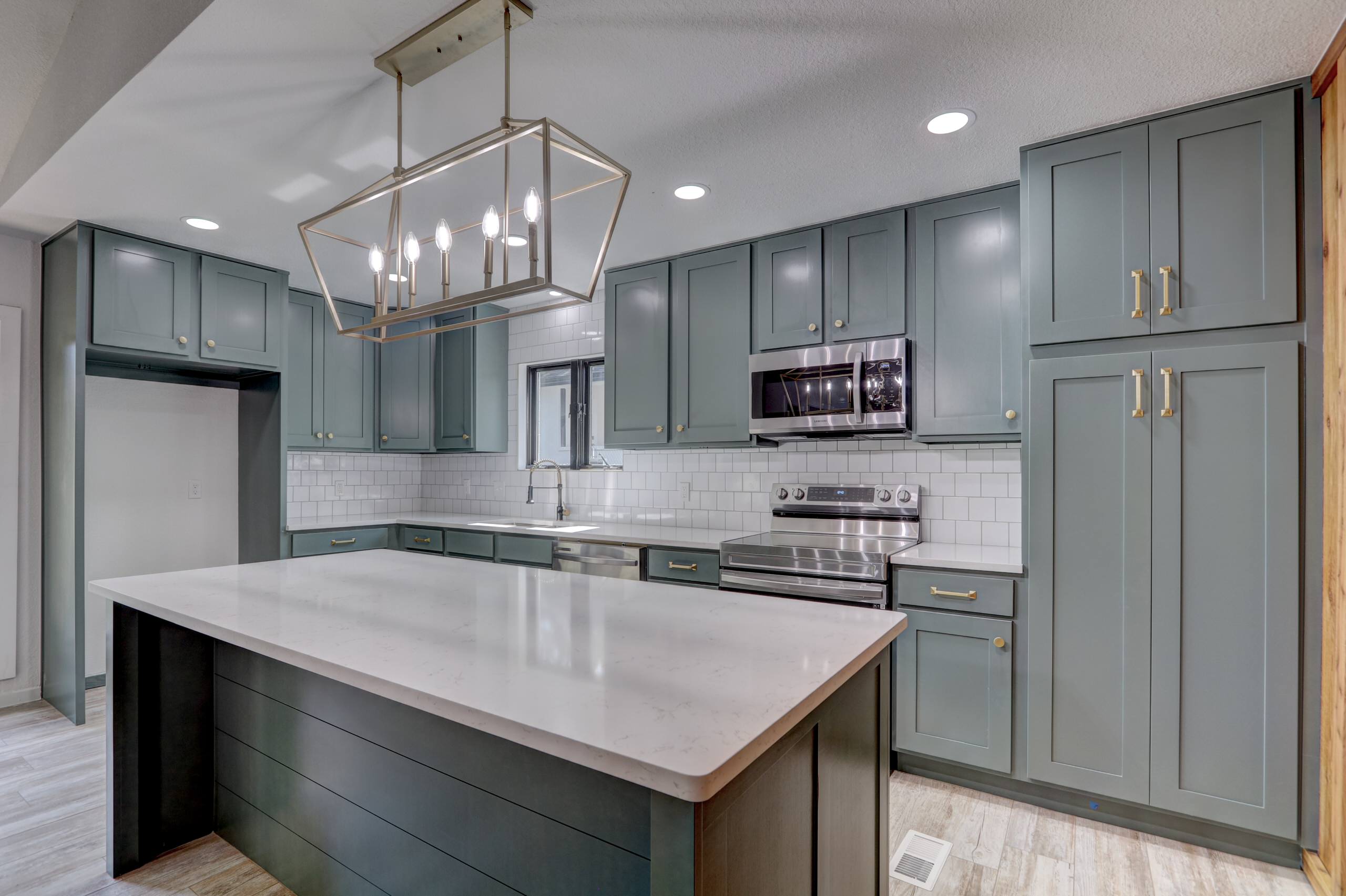21-11005 Blueberry Drive-15.jpg
