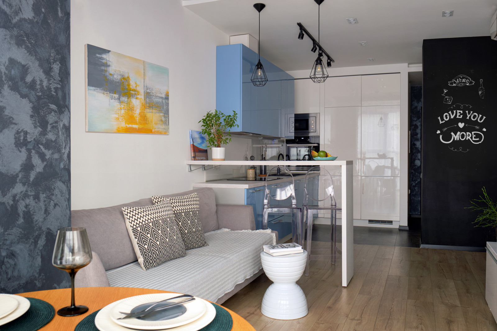 Современный интерьер для молодой семьи.