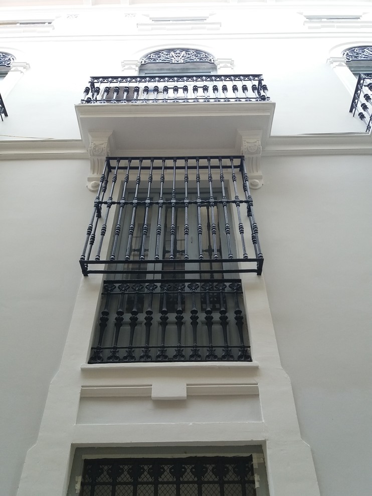 Restauración de fachada en el Colegio de farmacéuticos de Valencia