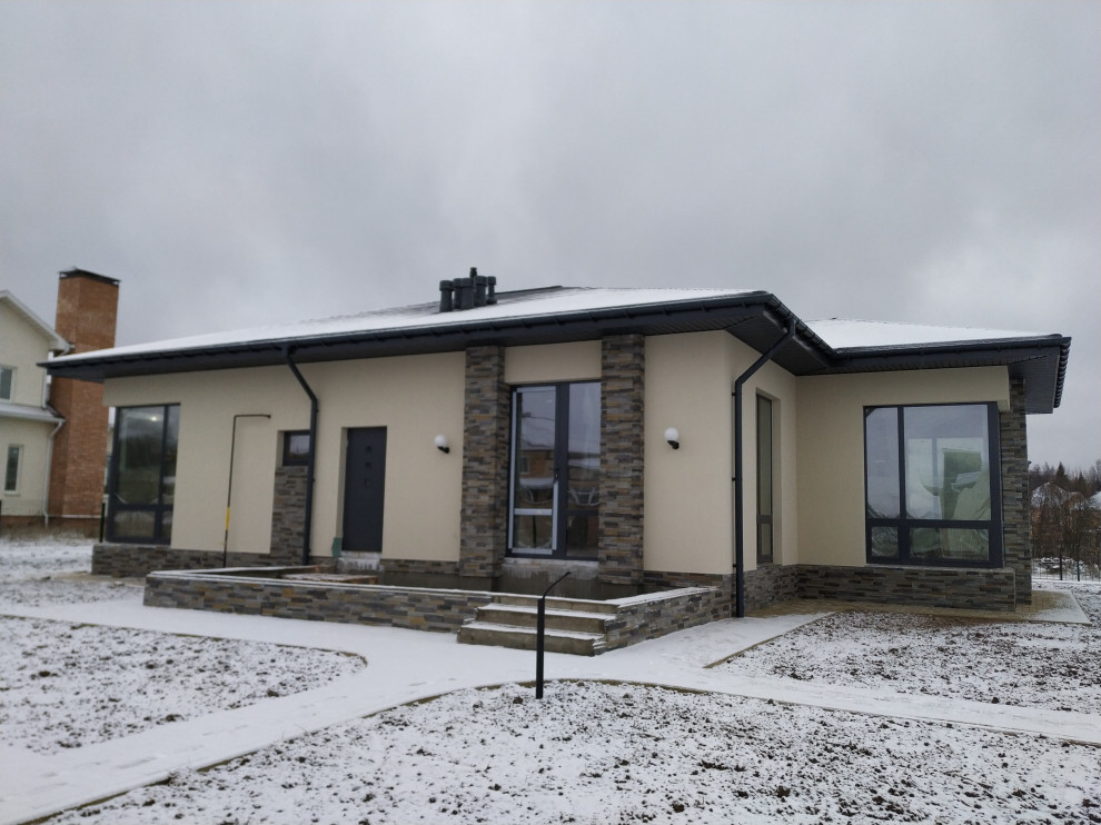 Небольшой одноэтажный дом из кирпича, утепление фасада пенопластом 150мм