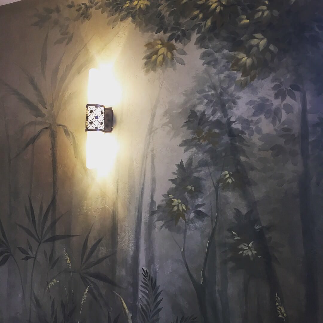 Художественная роспись кухонной зоны по декоративной штукатурке