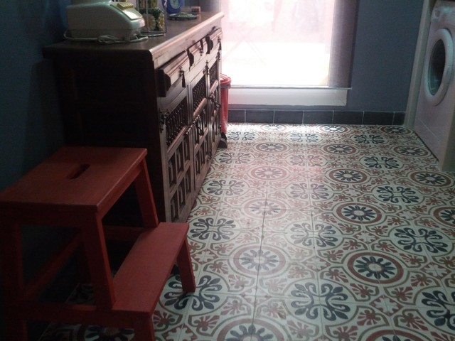 Classic patterned tiles medelhavsstil-tvaettstuga