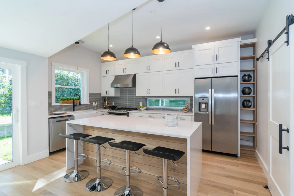 Kitchen - transitional kitchen idea in Boston