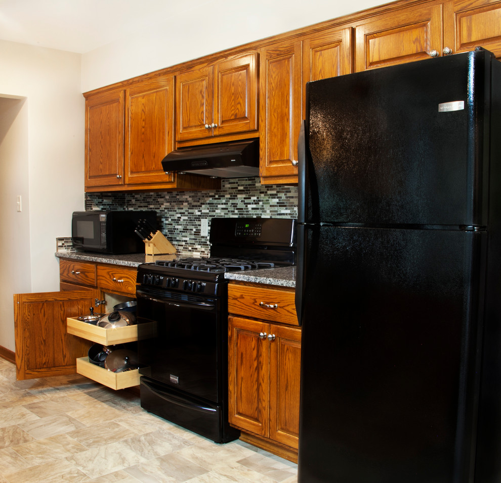 Example of a transitional kitchen design in Milwaukee