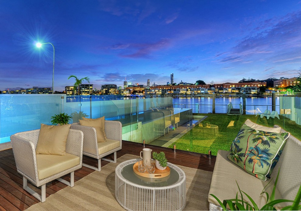 Design ideas for a contemporary patio in Brisbane.