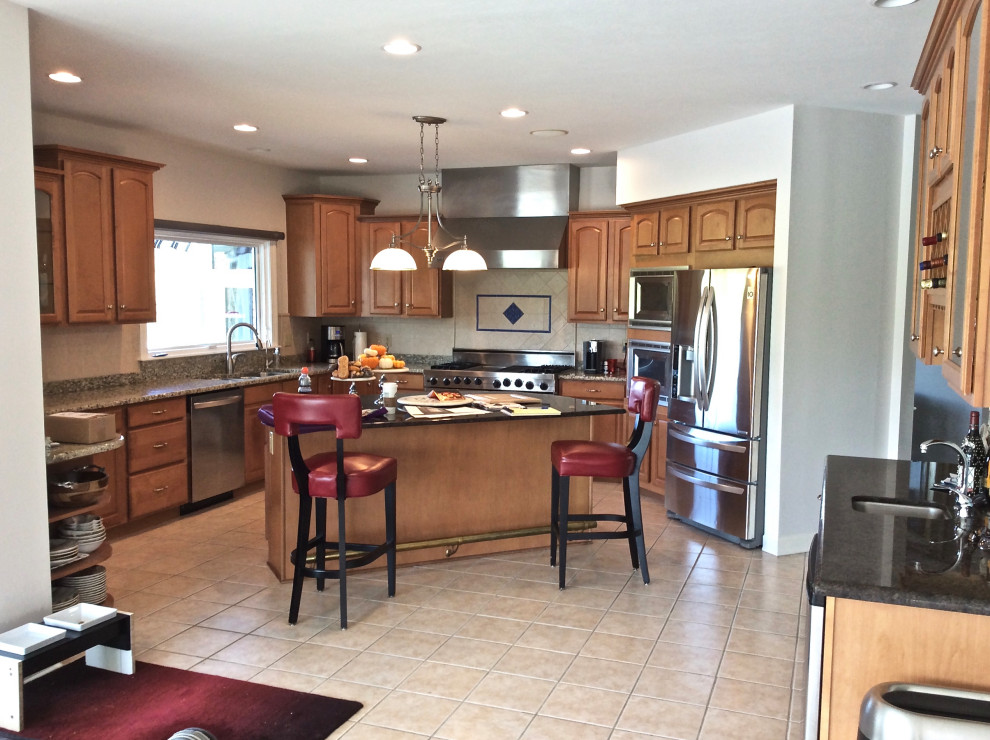 Inspiration for a transitional kitchen remodel in Indianapolis