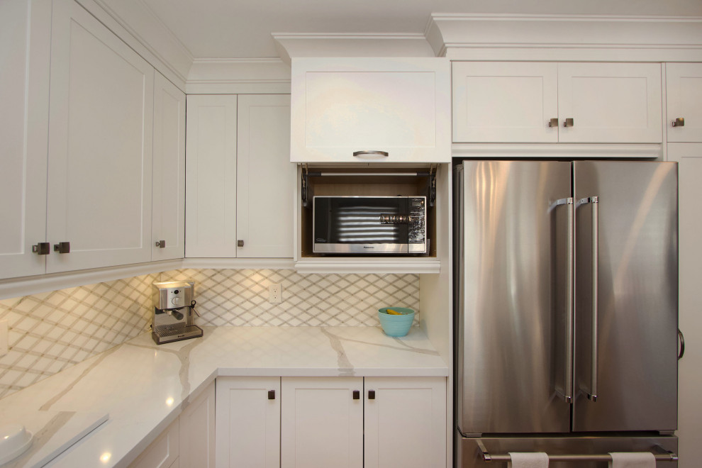 Example of a transitional kitchen design in Toronto