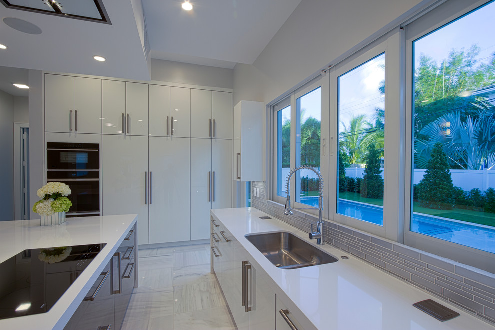 Transitional kitchen photo in Miami