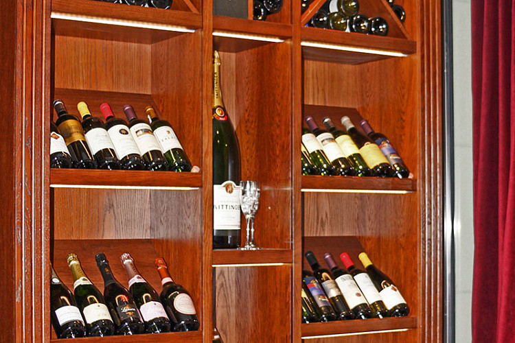 Винный шкаф для ресторана