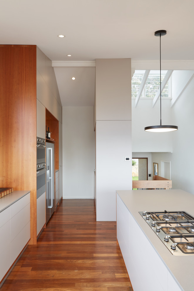 Inspiration for a mid-sized mid-century modern kitchen remodel in Perth