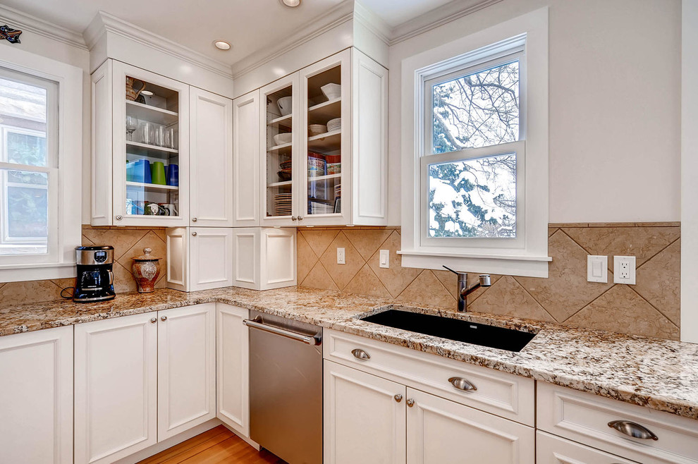 Example of a transitional home design design in Denver