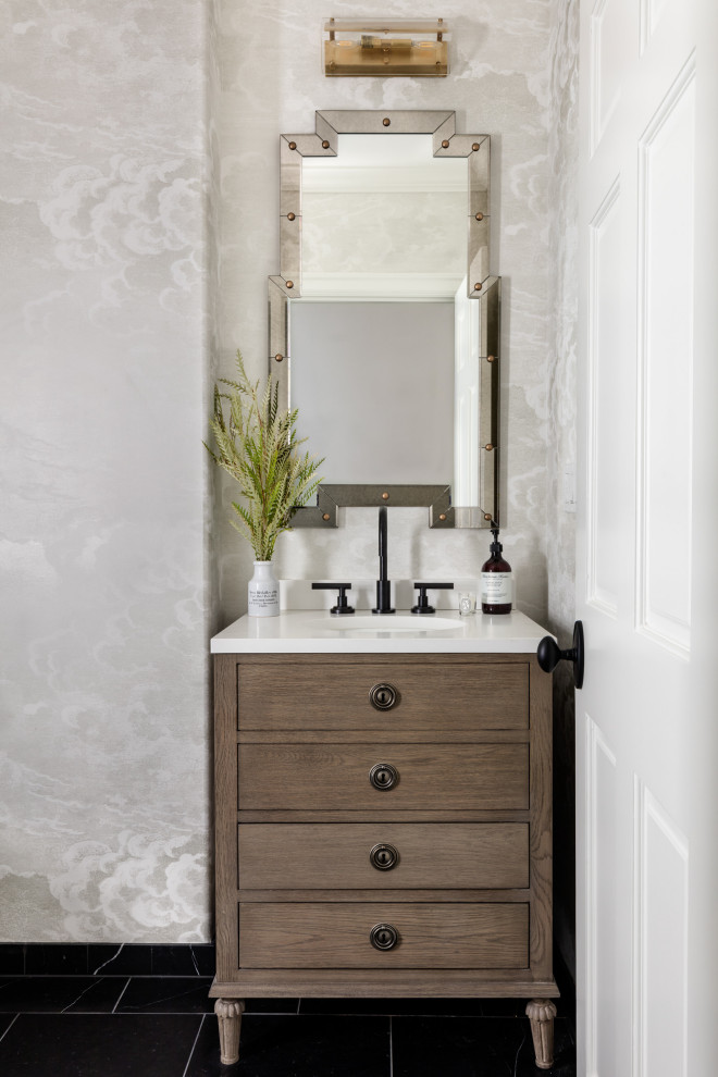 Exemple d'un WC et toilettes chic en bois brun de taille moyenne avec un placard en trompe-l'oeil, un mur beige, un sol en marbre, un lavabo encastré, un plan de toilette en quartz modifié, un sol noir, un plan de toilette blanc, meuble-lavabo sur pied et du papier peint.