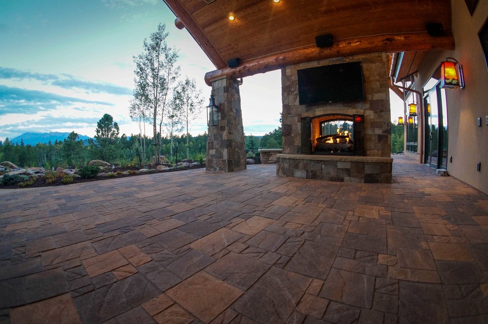 Mountain style patio photo in Denver
