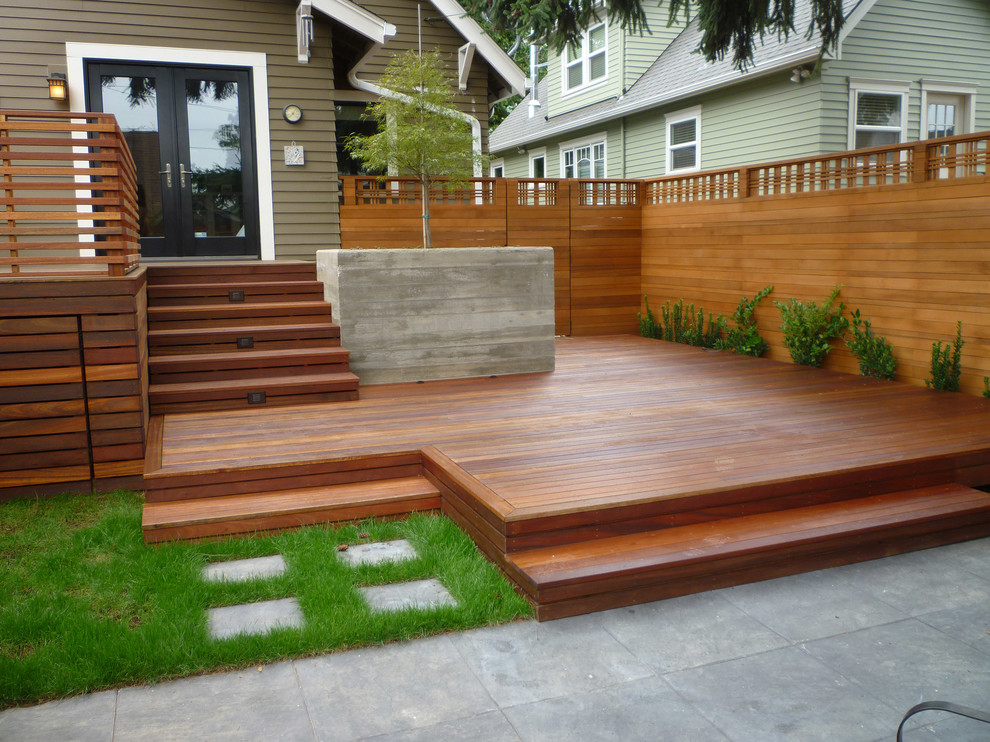 Design ideas for a contemporary patio in Portland.