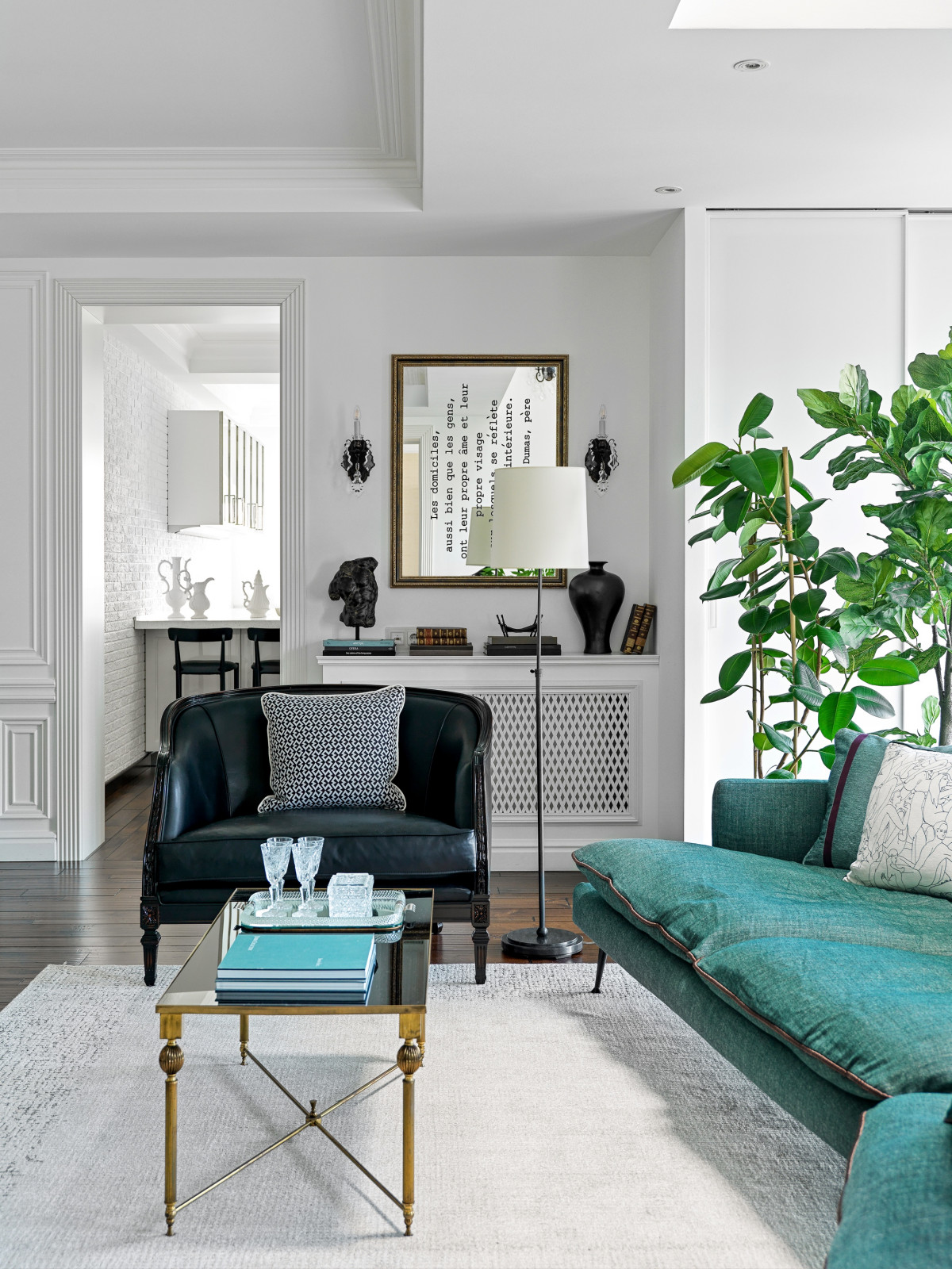 Двухуровневая квартира с мансардой во французском стиле