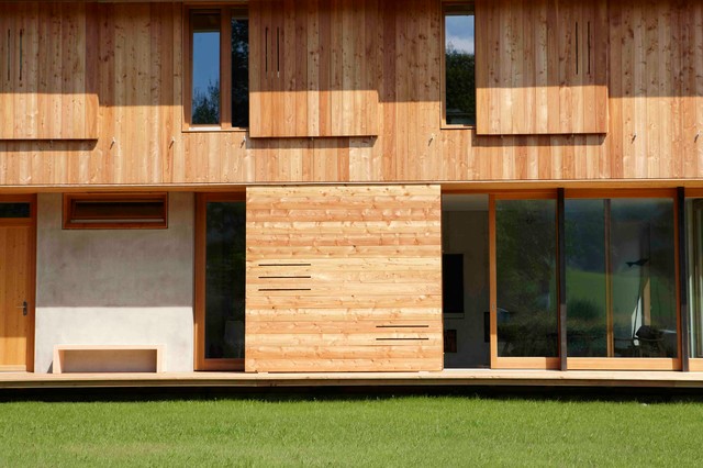 Ставни на окна: деревянные и металлические, их назначение, самостоятельная установка