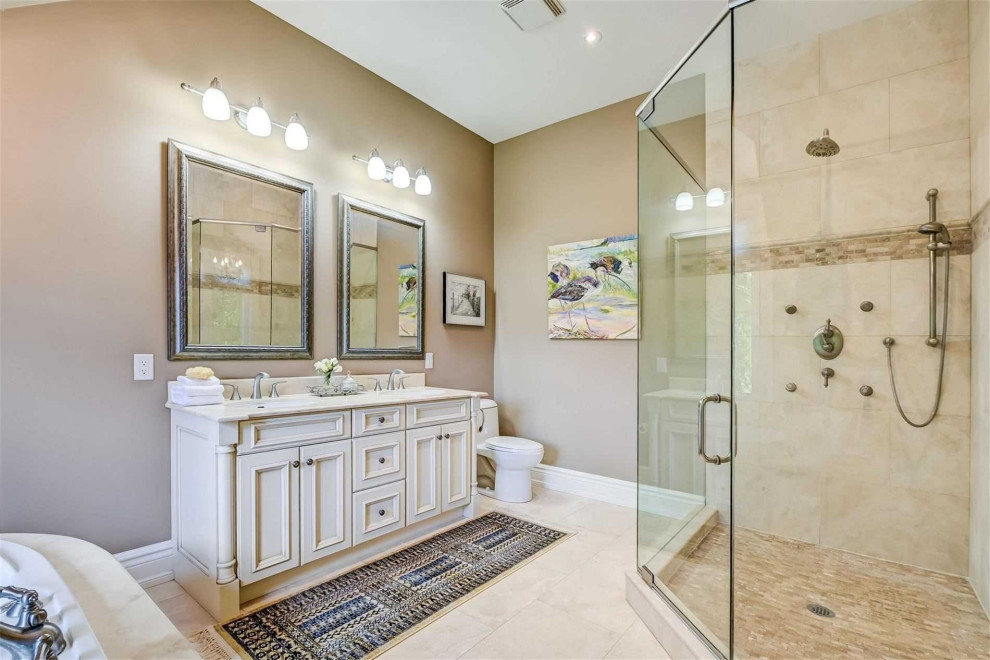Home design - transitional home design idea in Toronto