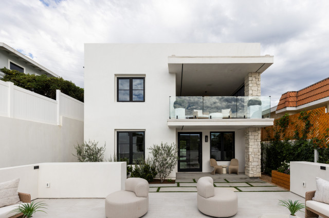 Exterior Courtyard and Balcony contemporary-exterior