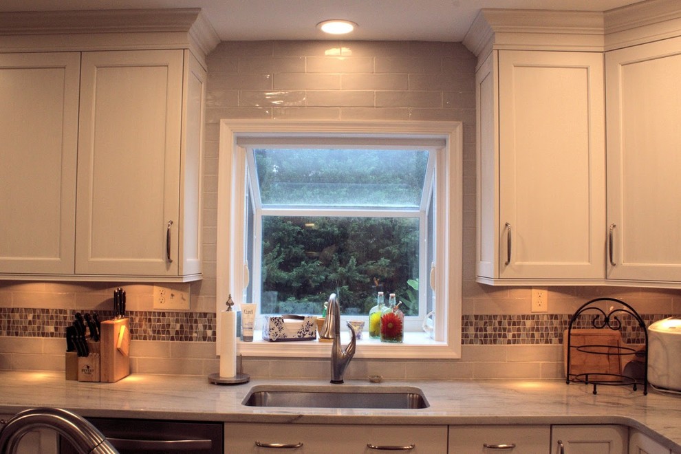 Inspiration for a large transitional galley medium tone wood floor and brown floor eat-in kitchen remodel in Baltimore with a single-bowl sink, recessed-panel cabinets, white cabinets, quartzite countertops, gray backsplash, glass tile backsplash, stainless steel appliances, an island and multicolored countertops
