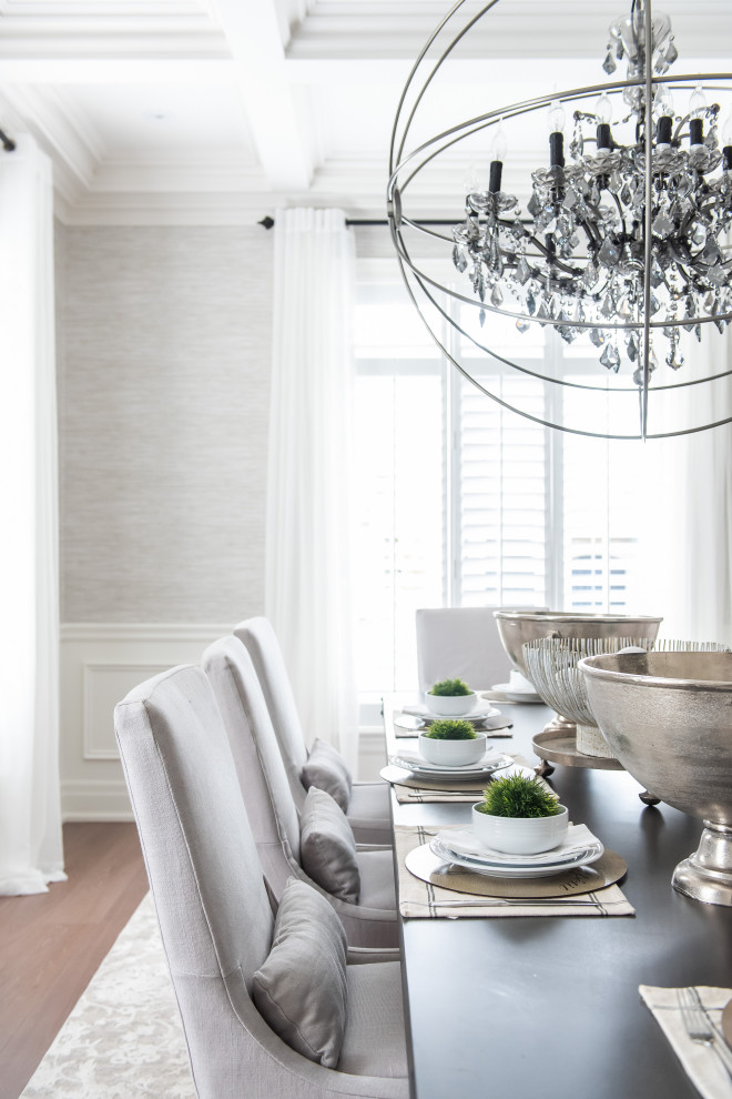 Example of a transitional home design design in Toronto