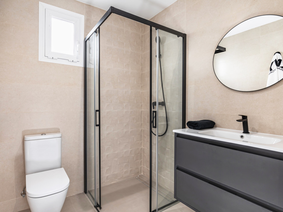 Medium sized modern bathroom in Alicante-Costa Blanca.