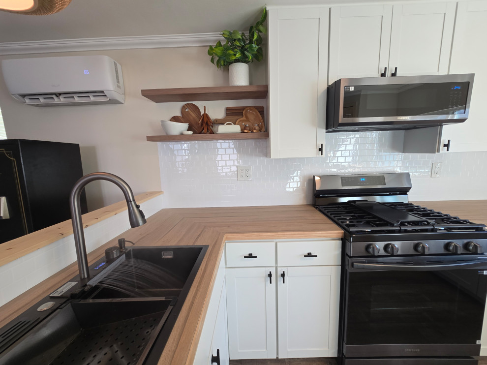 Example of a mountain style kitchen design in Los Angeles
