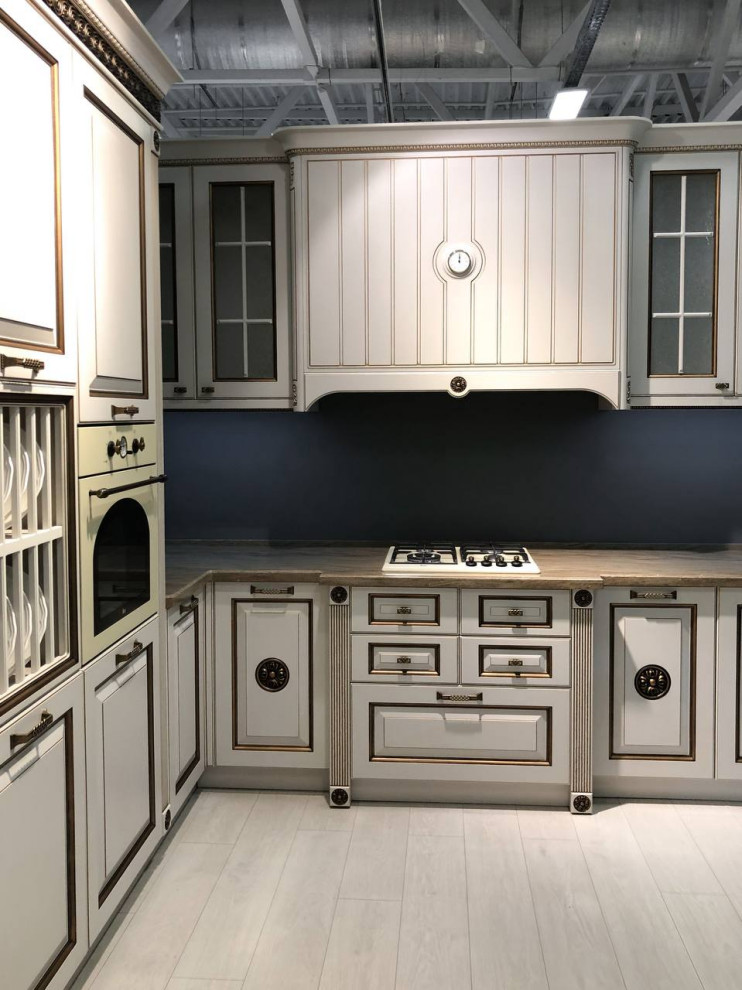 Классическая кухня благородного цвета кашемир с античной патиной