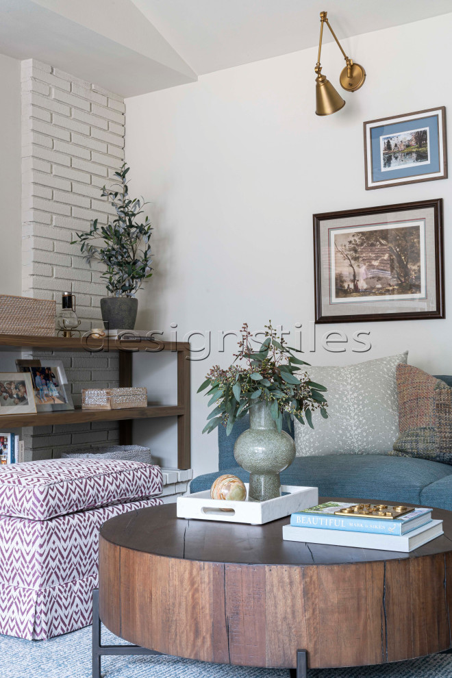 Transitional home design photo in Los Angeles