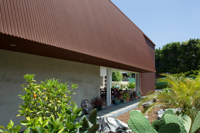 Wolfe Residence modern-garden