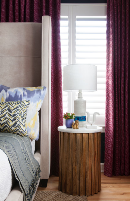 Example of a transitional home design design in Austin