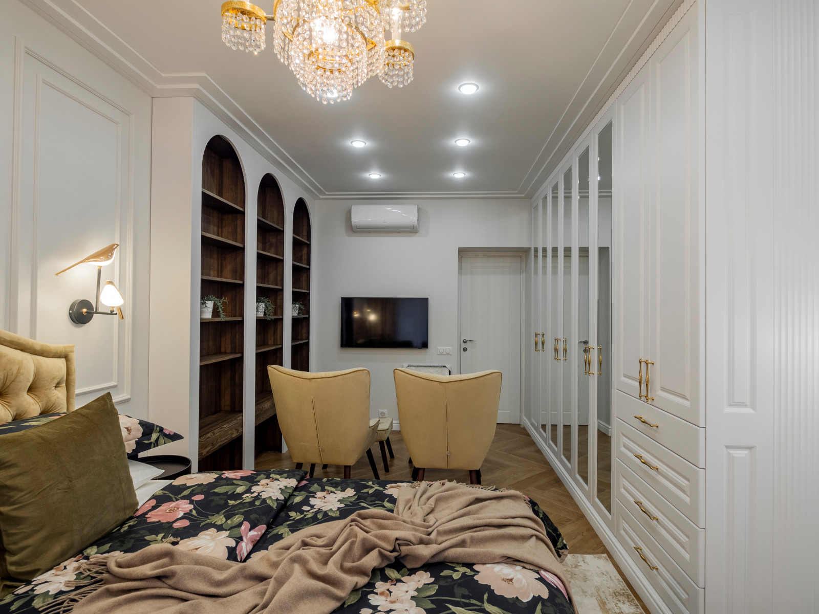 Стильная меблировка спальни