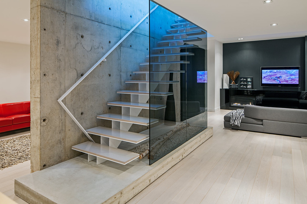 Photo of a scandinavian staircase in Toronto with open risers.