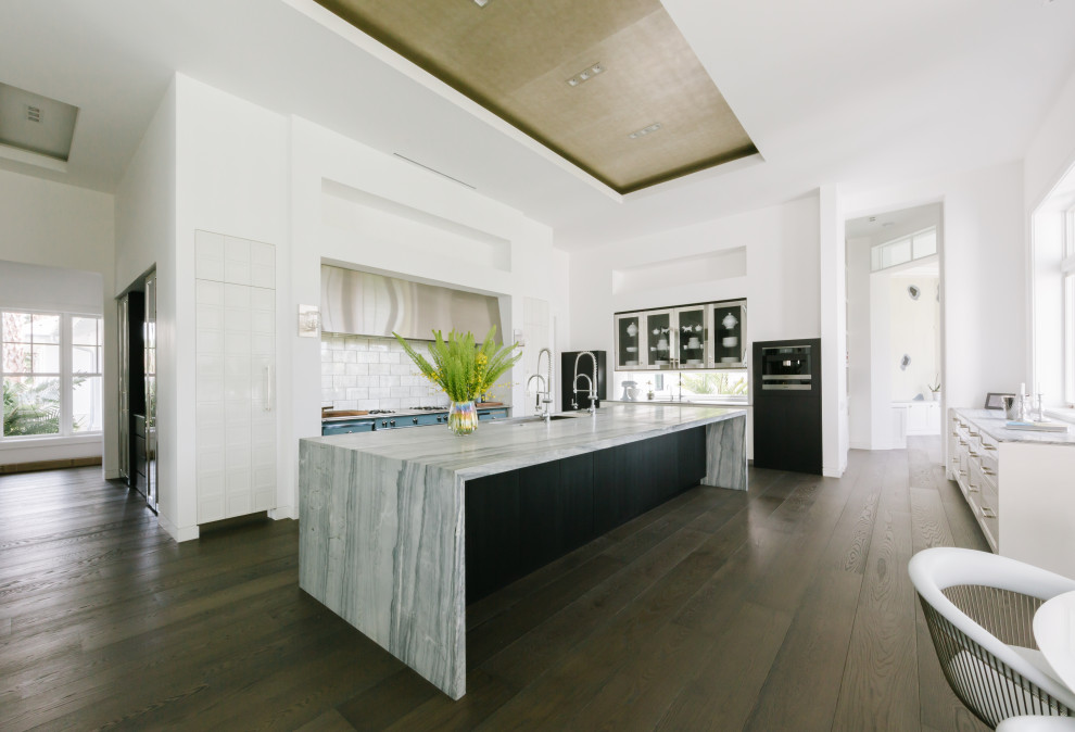 Kitchen - transitional kitchen idea in Tampa with an island