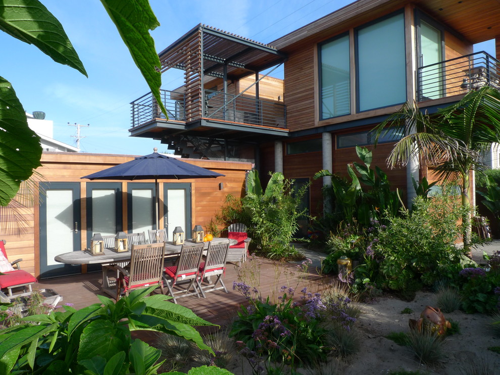 This is an example of a contemporary deck in San Francisco with no cover.